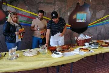 Concurrido concurso de repostería y comidas caseras en La Viña (Foto TA)